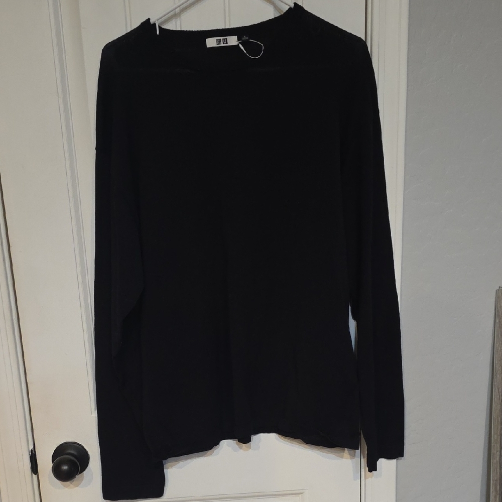 Uniqlo Black Crewneck Lightweight Knit Sweater